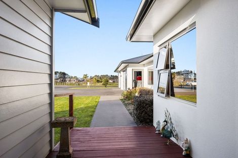 Photo of property in 22 Mercade Close, Stratford, 4332