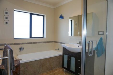 Photo of property in 218 Pukenamu Road, Te Horo, Otaki, 5581