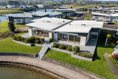 Photo of property in 16 Vanita Drive, Whitianga, 3510