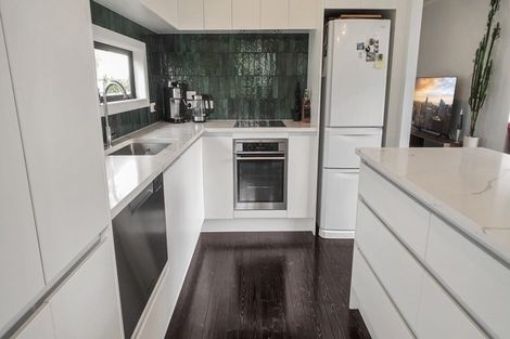 Photo of property in 84 Glengarry Road, Glen Eden, Auckland, 0602