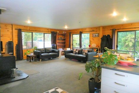 Photo of property in 33 Golf Links Road, Kaiata, Greymouth, 7805