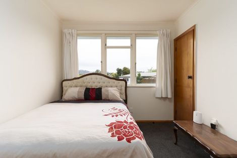 Photo of property in 35 Cornwall Crescent, Cannons Creek, Porirua, 5024