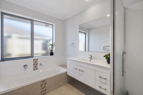 Photo of property in 58 Edgeview Crescent, Fitzroy, Hamilton, 3206