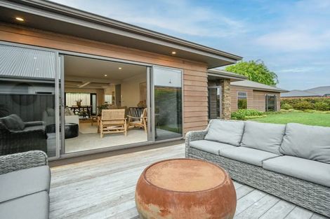 Photo of property in 127 Arataki Road, Havelock North, 4130