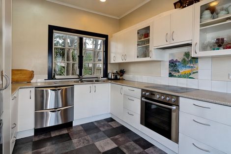 Photo of property in 22 Rimu Road, Oratia, Auckland, 0604