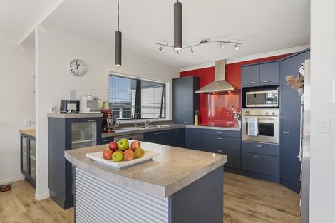 Photo of property in 155 Field Way, Waikanae Beach, Waikanae, 5036