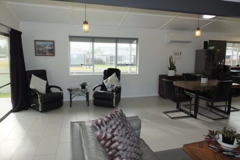Photo of property in 18 Chrystall Street, Foxton Beach, Foxton, 4815