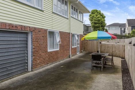 Photo of property in 73 Pupuke Road, Northcote, Auckland, 0627