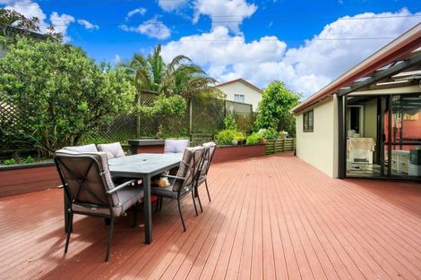 Photo of property in 80 Totaravale Drive, Totara Vale, Auckland, 0629