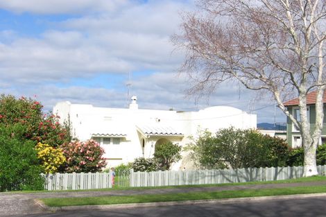 Photo of property in 18 Edgecumbe Road, Tauranga, 3110