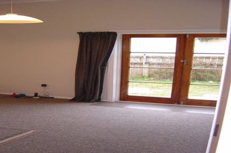 Photo of property in 8 Waiari Road, Conifer Grove, Takanini, 2112