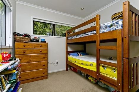 Photo of property in 2/32 Seaview Road, Glenfield, Auckland, 0629