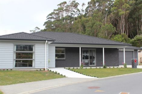 Photo of property in 2 Hull Place, Whitby, Porirua, 5024