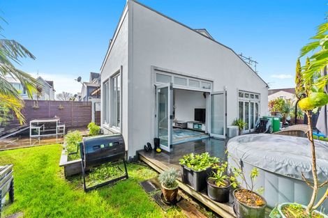 Photo of property in 11f Clearwater Cove, West Harbour, Auckland, 0618