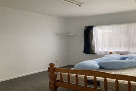 Photo of property in 36 Madigan Place, Glendene, Auckland, 0602