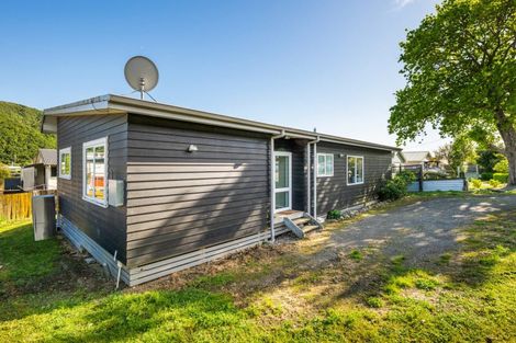Photo of property in 261 Waikawa Road, Waikawa, Picton, 7220