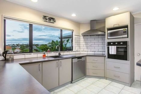 Photo of property in 2/4 Dorrit Lane, Howick, Auckland, 2014