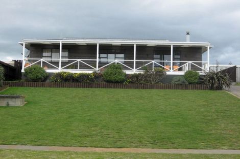 Photo of property in 44 Kahukura Avenue, Waitarere Beach, Levin, 5510