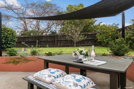 Photo of property in 15 Gardone Terrace, Conifer Grove, Takanini, 2112