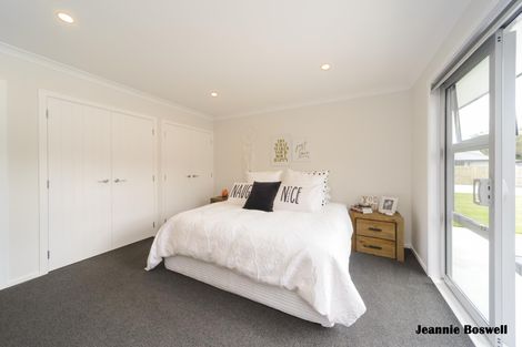 Photo of property in 14 Freedom Drive, Kelvin Grove, Palmerston North, 4414