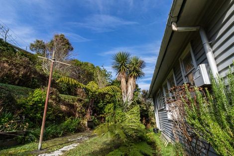 Photo of property in 6 Montgomery Avenue, Karori, Wellington, 6012