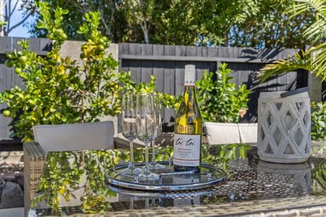 Photo of property in 20 Chatswood Grove, Chatswood, Auckland, 0626