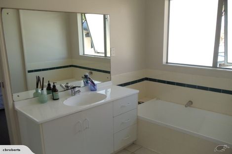 Photo of property in 1/1 Wood Avenue, Howick, Auckland, 2014