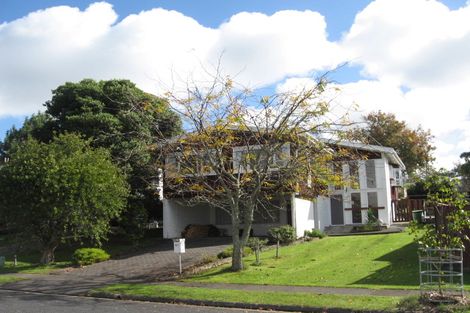 Photo of property in 43 Beechdale Crescent, Pakuranga Heights, Auckland, 2010