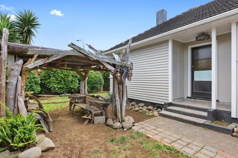 Photo of property in 9 Karaka Street, Merrilands, New Plymouth, 4312