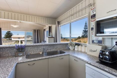 Photo of property in 287 Seaforth Road, Waihi Beach, 3611