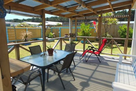 Photo of property in 21a Hennessy Street East, Foxton Beach, Foxton, 4815