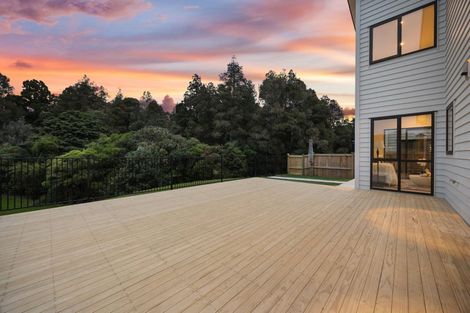 Photo of property in 2f Hughs Way, Flat Bush, Auckland, 2019