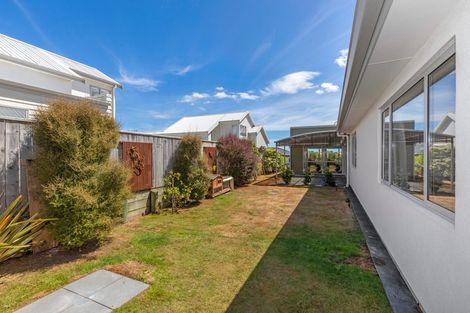 Photo of property in 6 Grace Cove, Aotea, Porirua, 5024