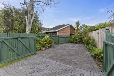 Photo of property in 17 Channing Crescent, Botany Downs, Auckland, 2010