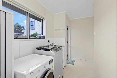 Photo of property in 20 Edgewater Grove, Orewa, 0931