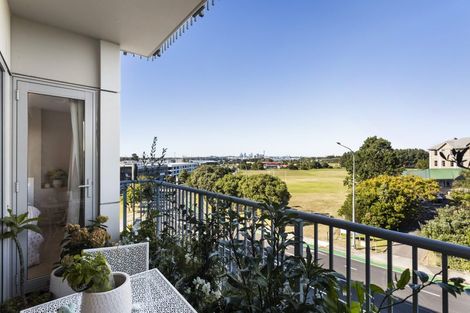 Photo of property in Shoal Haven Apartments, 408a/130 Anzac Street, Takapuna, Auckland, 0622