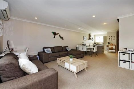 Photo of property in 9l Clearwater Cove, West Harbour, Auckland, 0618