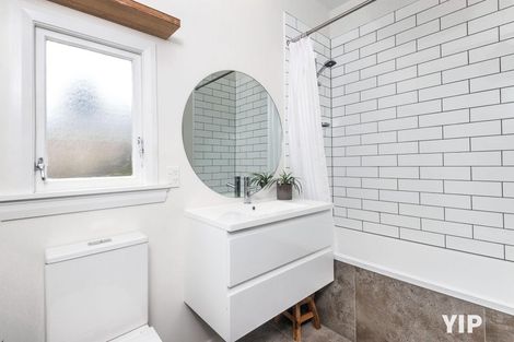 Photo of property in 11 Lyndfield Lane, Newlands, Wellington, 6037