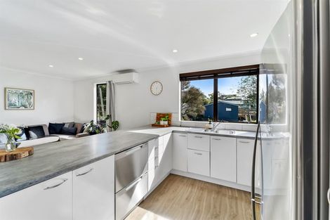 Photo of property in 1/26 Waiora Road, Stanmore Bay, Whangaparaoa, 0932