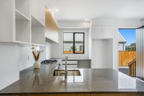 Photo of property in 43c Fitzherbert Avenue, West Harbour, Auckland, 0618