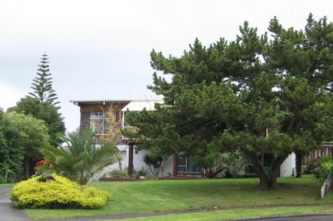 Photo of property in 8 Towra Place, Botany Downs, Auckland, 2010