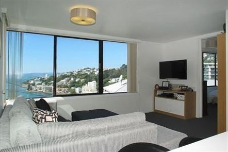 Photo of property in 3/2 Oriental Terrace, Mount Victoria, Wellington, 6011
