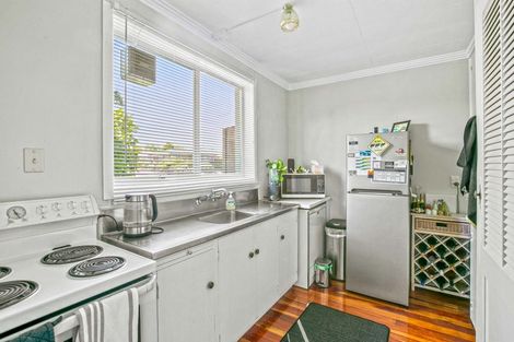 Photo of property in 16 Mangorei Road, Strandon, New Plymouth, 4312