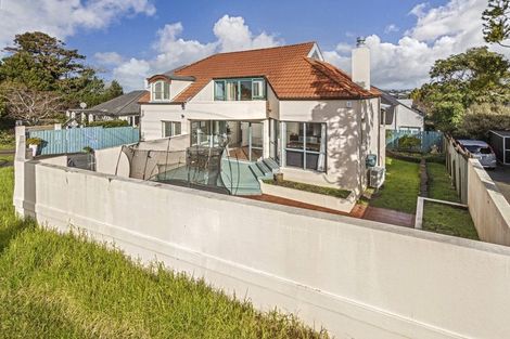 Photo of property in 1/208 East Coast Road, Forrest Hill, Auckland, 0620