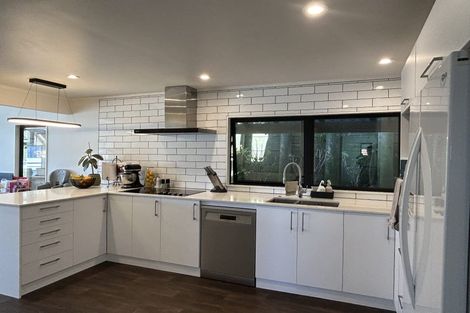 Photo of property in 8 Countess Close, Maupuia, Wellington, 6022