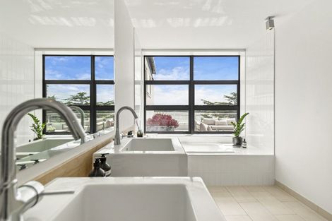 Photo of property in 10/258 Hurstmere Road, Takapuna, Auckland, 0622