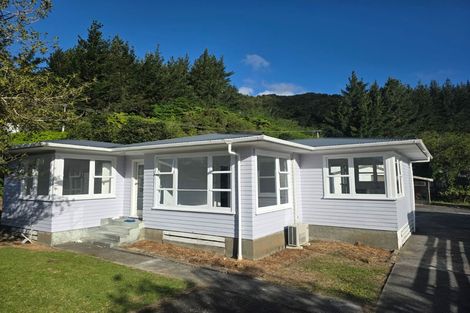 Photo of property in 15 Parenga Street, Wainuiomata, Lower Hutt, 5014