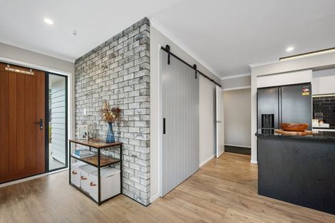 Photo of property in 19 Kawariki Road, Helensville, 0800