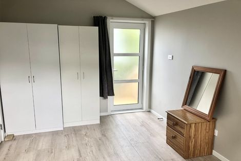 Photo of property in 33b Lake Road, Northcote, Auckland, 0627