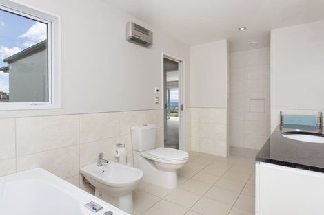 Photo of property in 3 Serenata Lane, Redcliffs, Christchurch, 8081